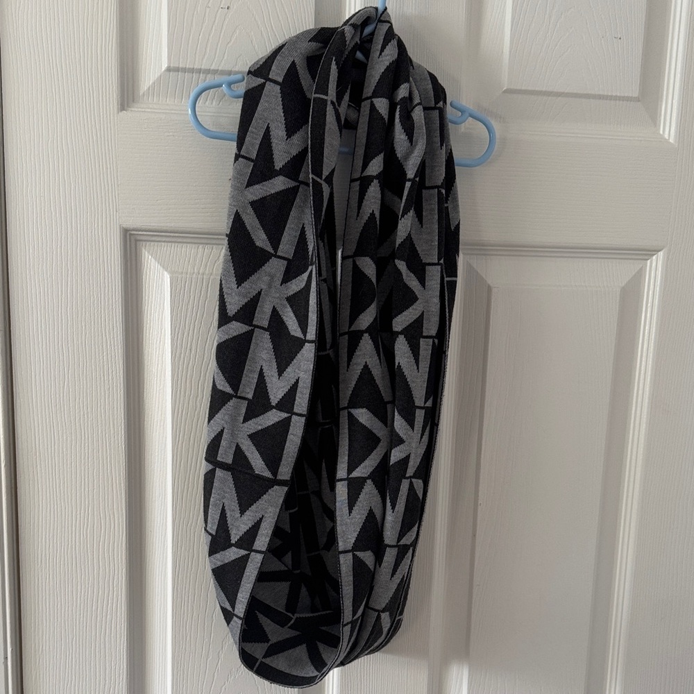 Michael kors scarf